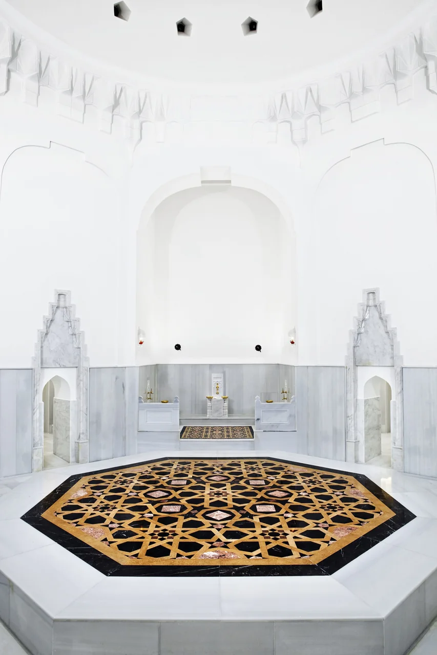 White marble bathing interior of Hürrem Sultan Hamam in Istanbul; illustrative Turkish hammam image.
